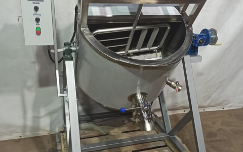 Котёл на 160 л для ягодных масс со сливом на 100 мм